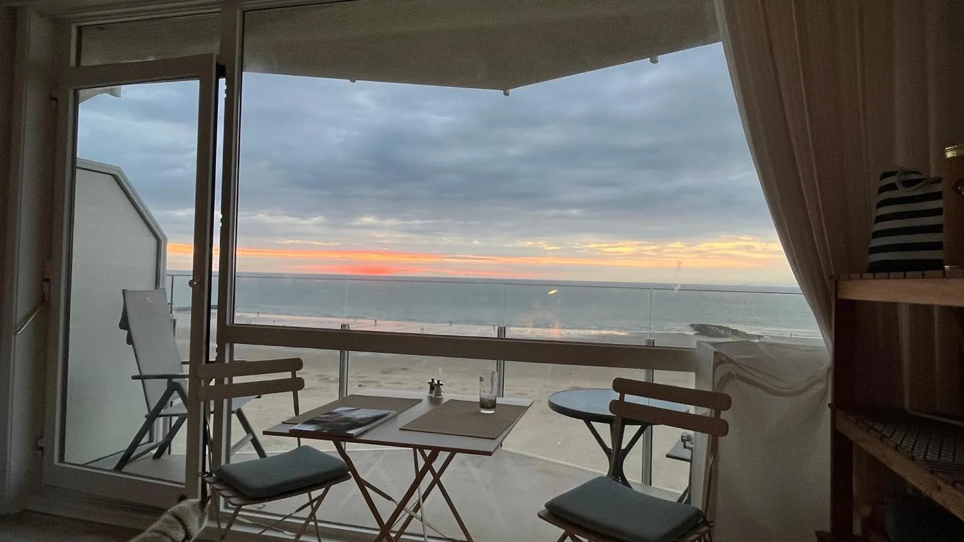 Apartment Digue De Westende, Studio Avec Coin Nuit, Piscine, Vue Mer Et Plage Fantastique Middelkerke