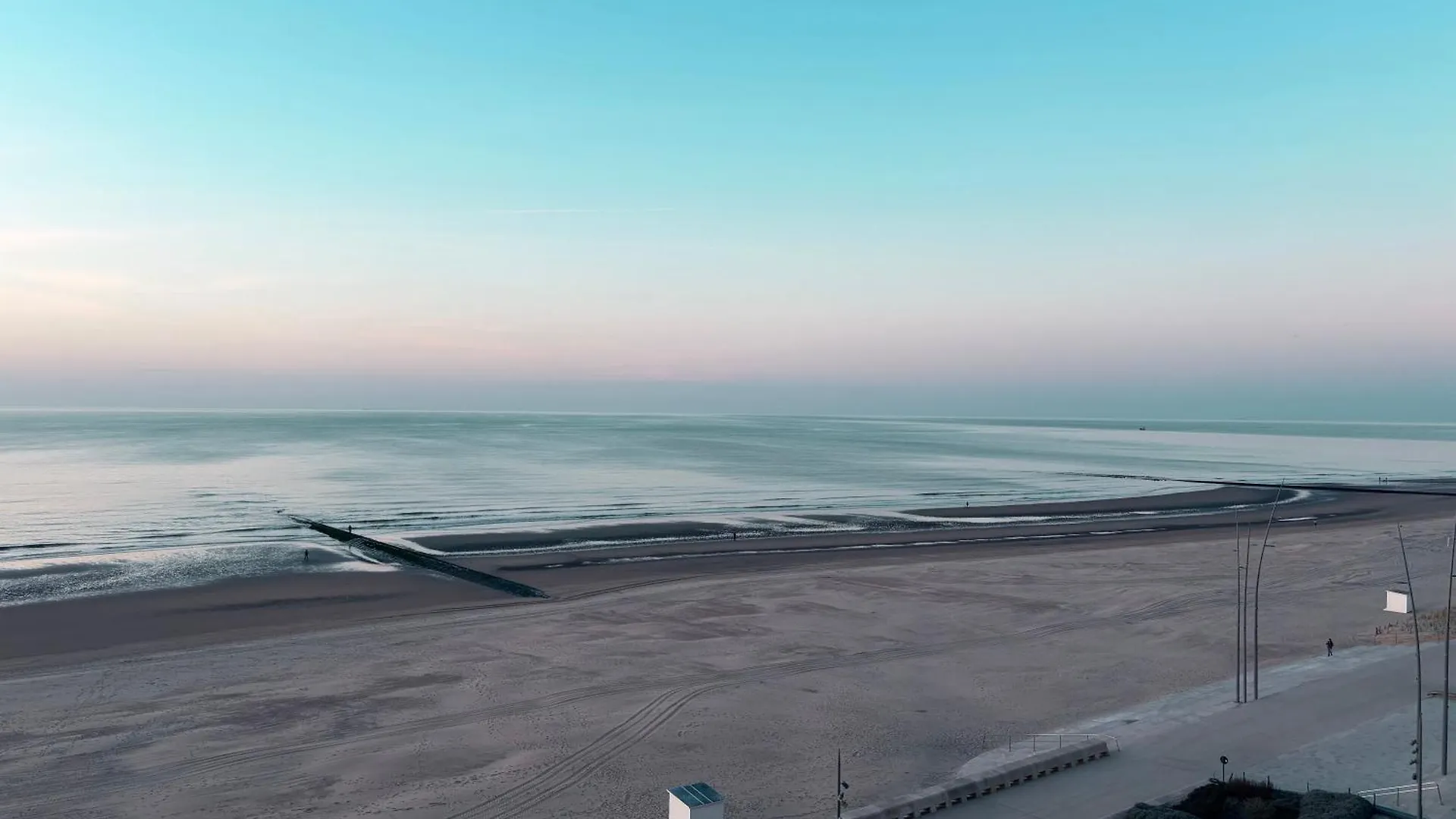 Digue De Westende, Studio Avec Coin Nuit, Piscine, Vue Mer Et Plage Fantastique Middelkerke Belgium