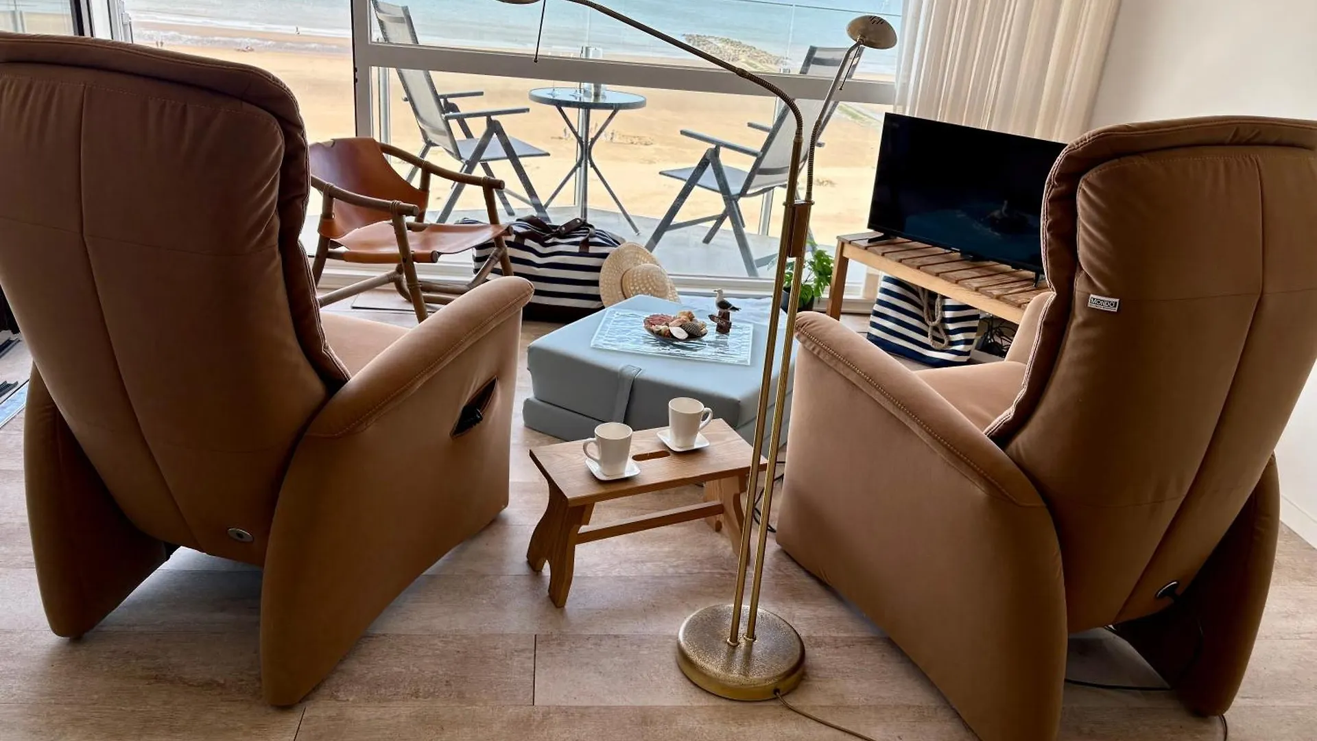 Digue De Westende, Studio Avec Coin Nuit, Piscine, Vue Mer Et Plage Fantastique Middelkerke 0*,  Belgium
