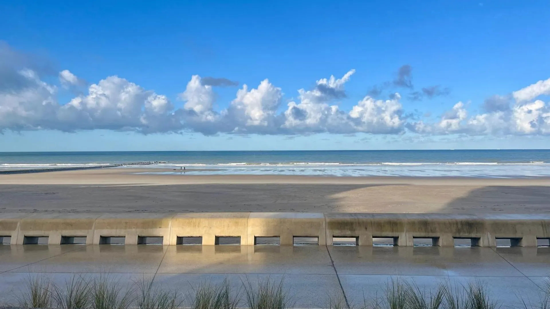Digue De Westende, Studio Avec Coin Nuit, Piscine, Vue Mer Et Plage Fantastique Middelkerke