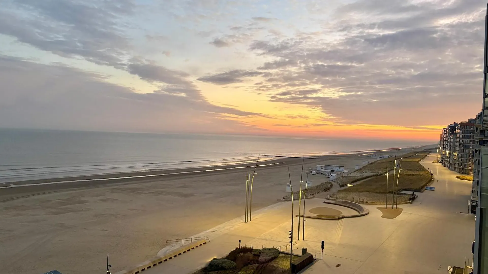 Digue De Westende, Studio Avec Coin Nuit, Piscine, Vue Mer Et Plage Fantastique Middelkerke 0*,