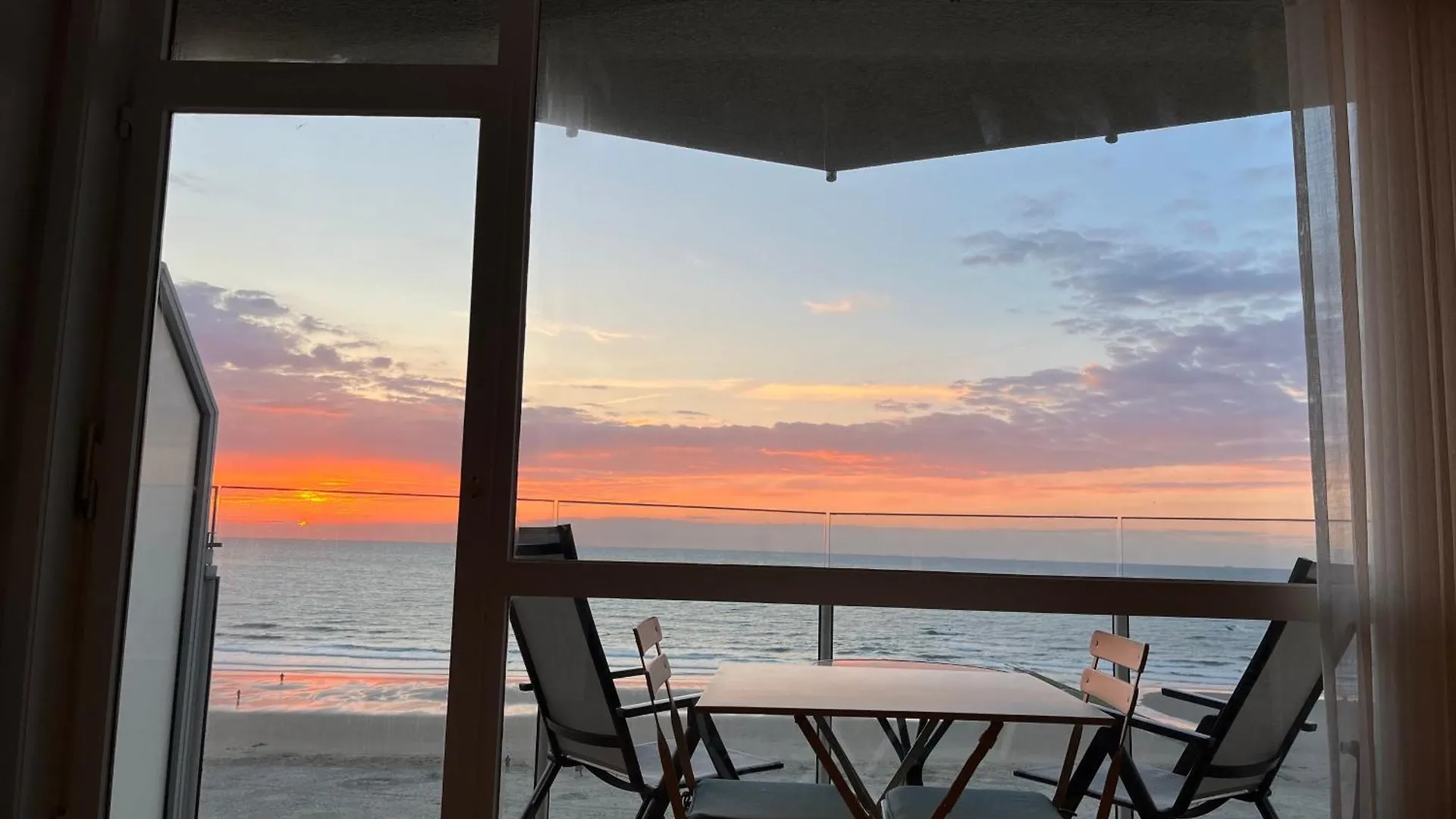 Digue De Westende, Studio Avec Coin Nuit, Piscine, Vue Mer Et Plage Fantastique Middelkerke Apartment