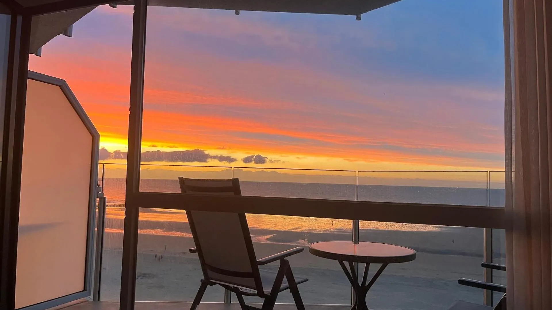 Digue De Westende, Studio Avec Coin Nuit, Piscine, Vue Mer Et Plage Fantastique Middelkerke