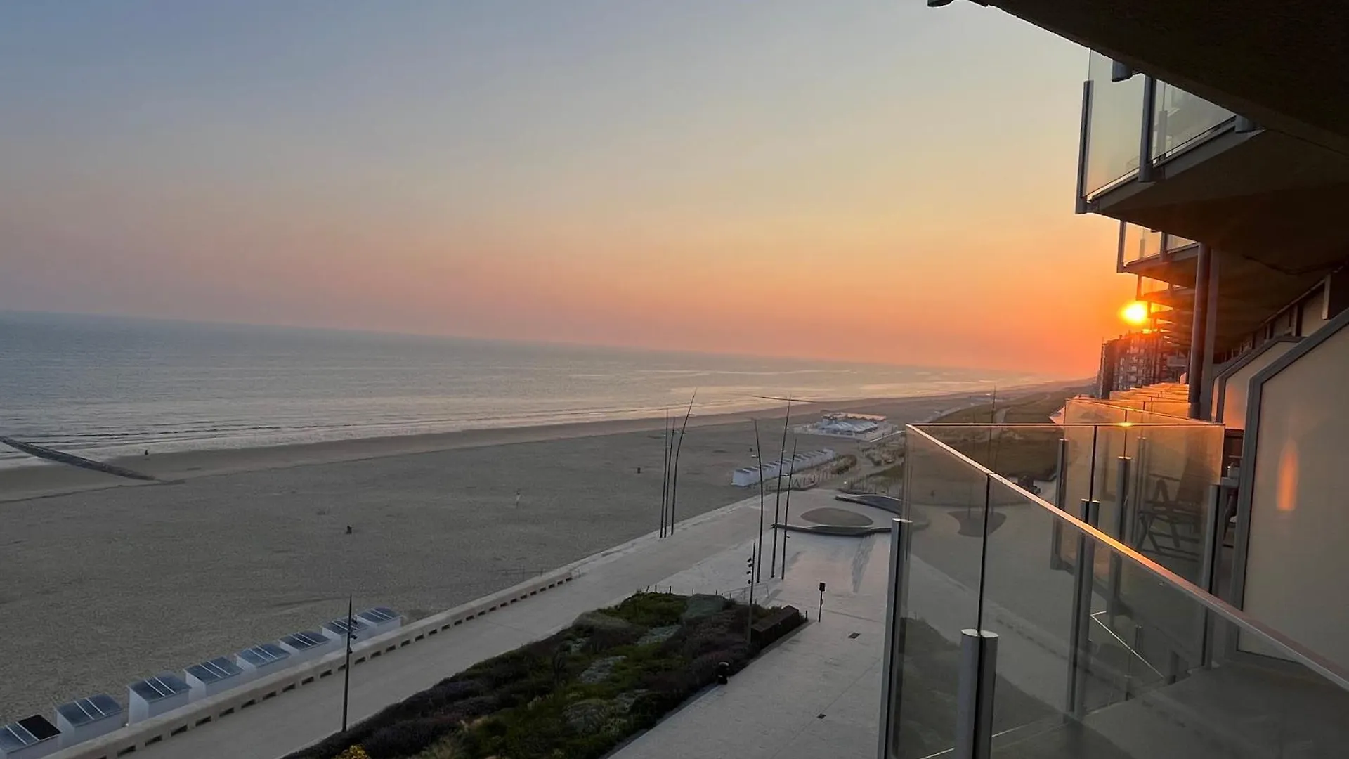 Apartment Digue De Westende, Studio Avec Coin Nuit, Piscine, Vue Mer Et Plage Fantastique Middelkerke Belgium
