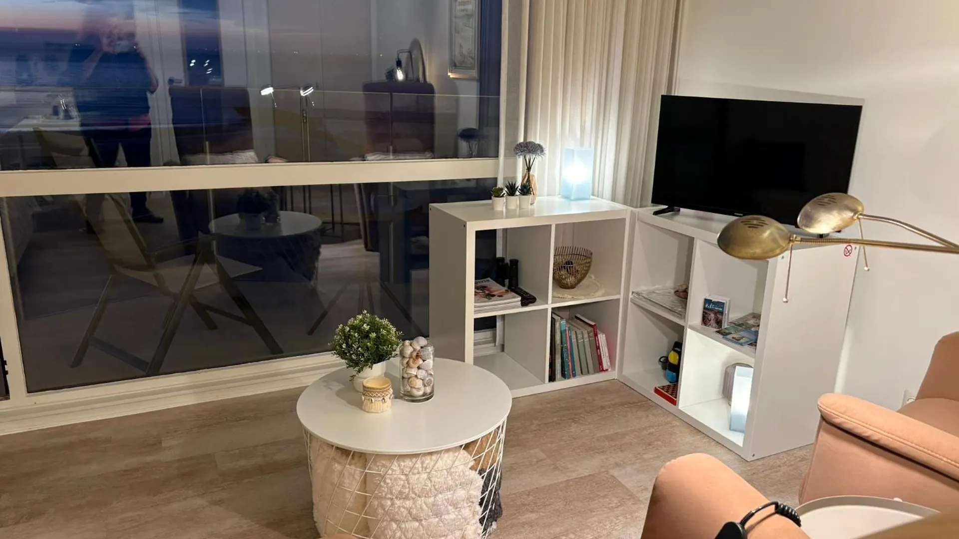 Apartment Digue De Westende, Studio Avec Coin Nuit, Piscine, Vue Mer Et Plage Fantastique Middelkerke Belgium
