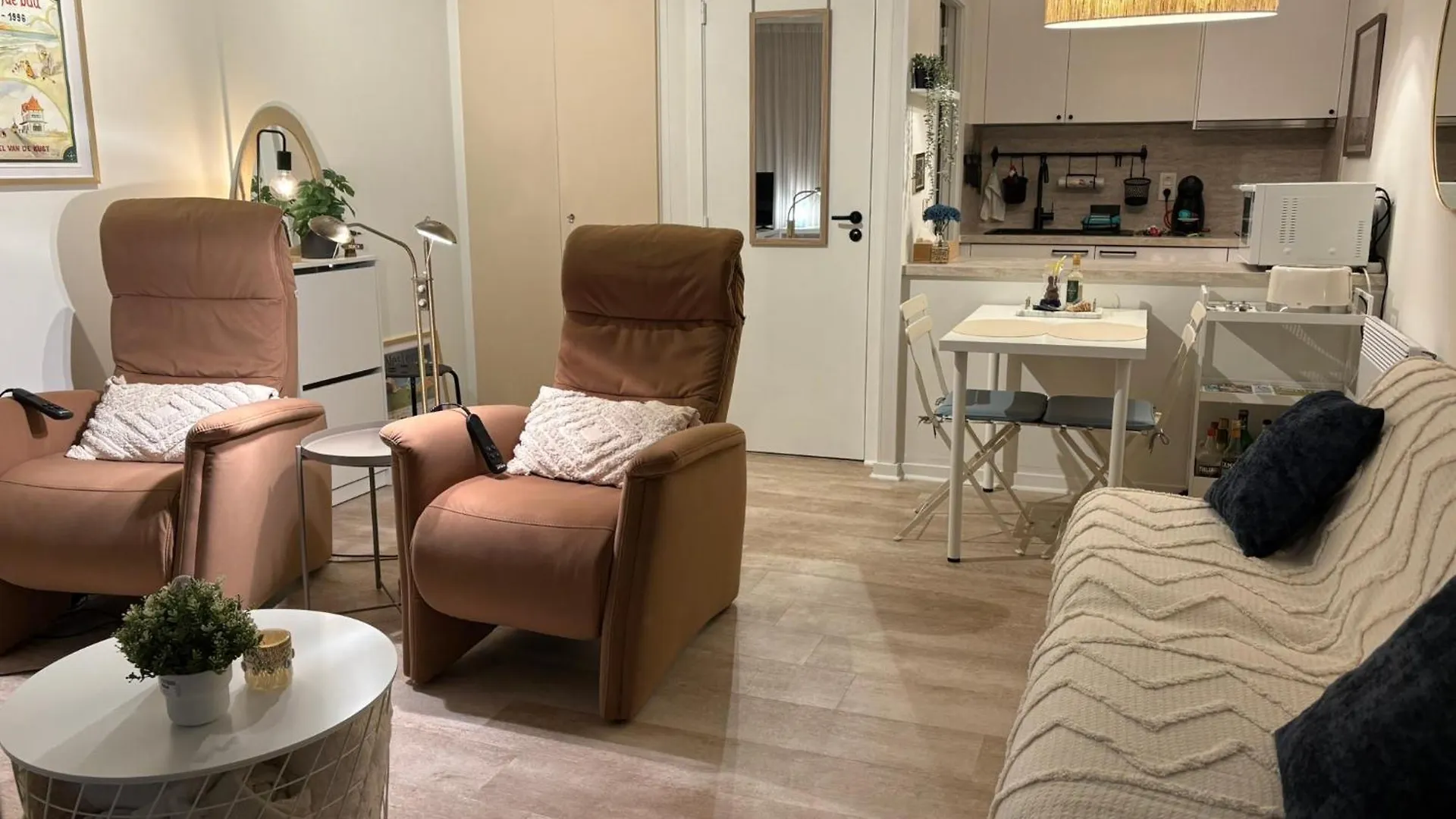 Digue De Westende, Studio Avec Coin Nuit, Piscine, Vue Mer Et Plage Fantastique Middelkerke